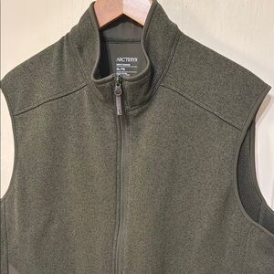 Arc'teryx Forest Green Sleeveless Jacket